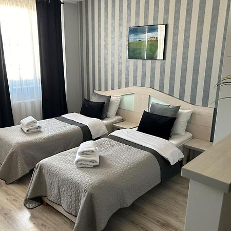 H-T-L Apartamenty Junior Nowa Sol Exteriör bild