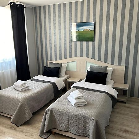 H-T-L Apartamenty Junior Nowa Sol Exteriör bild