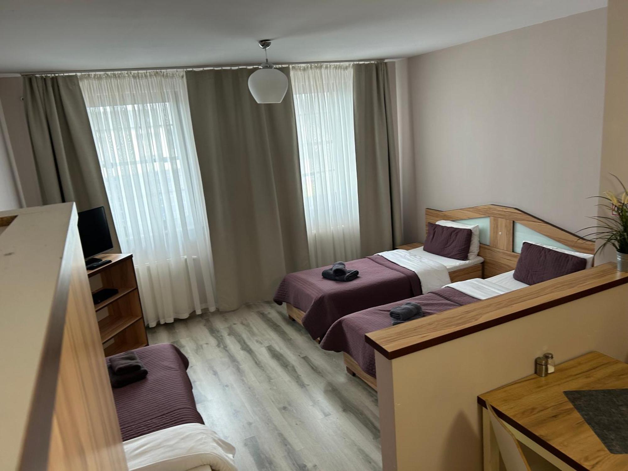 H-T-L Apartamenty Junior Nowa Sol Exteriör bild