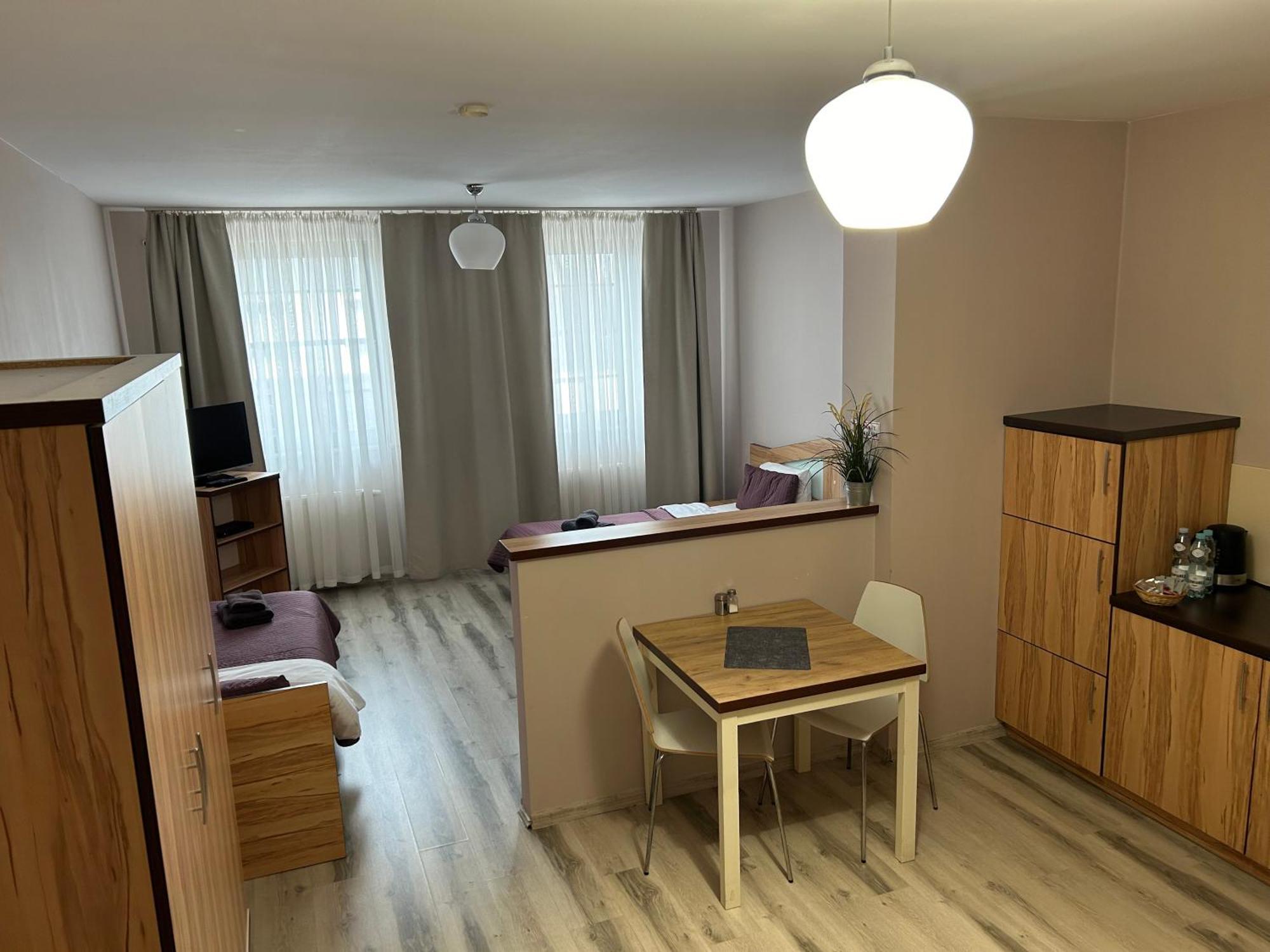 H-T-L Apartamenty Junior Nowa Sol Exteriör bild