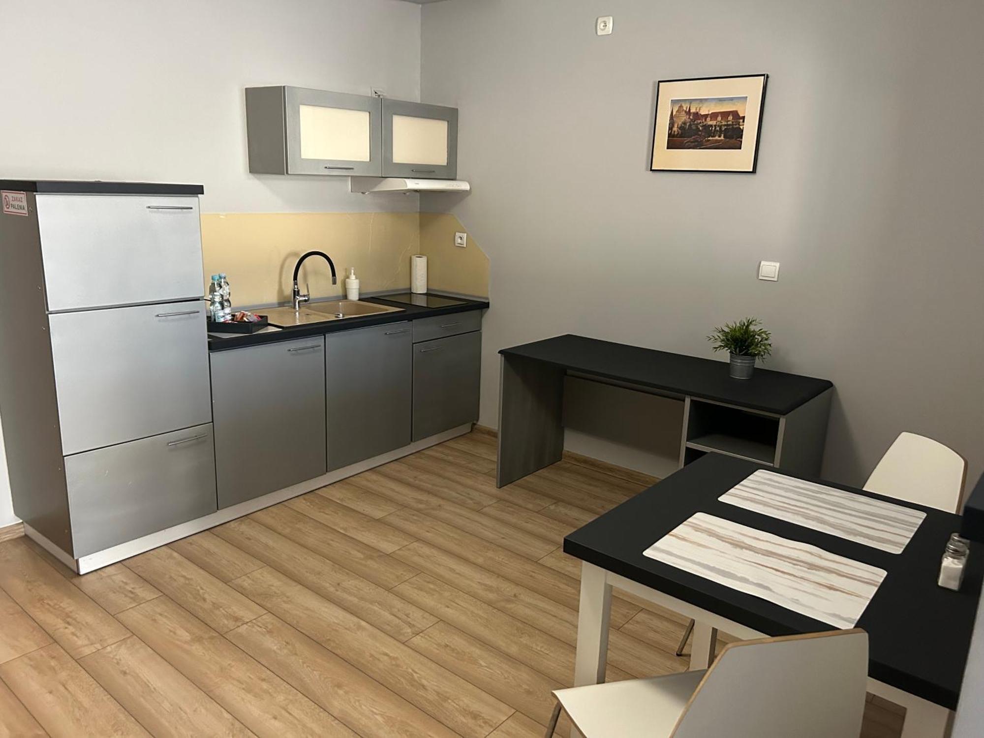 H-T-L Apartamenty Junior Nowa Sol Exteriör bild