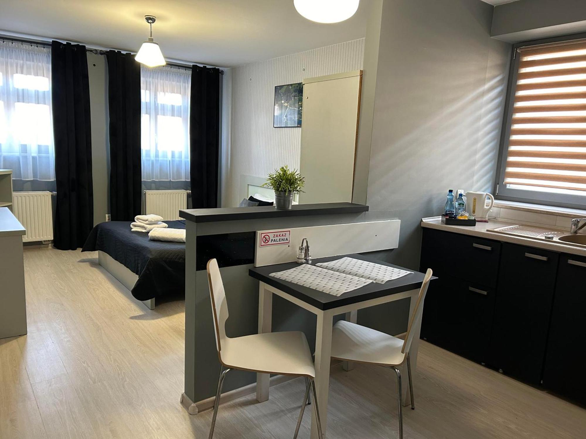 H-T-L Apartamenty Junior Nowa Sol Exteriör bild