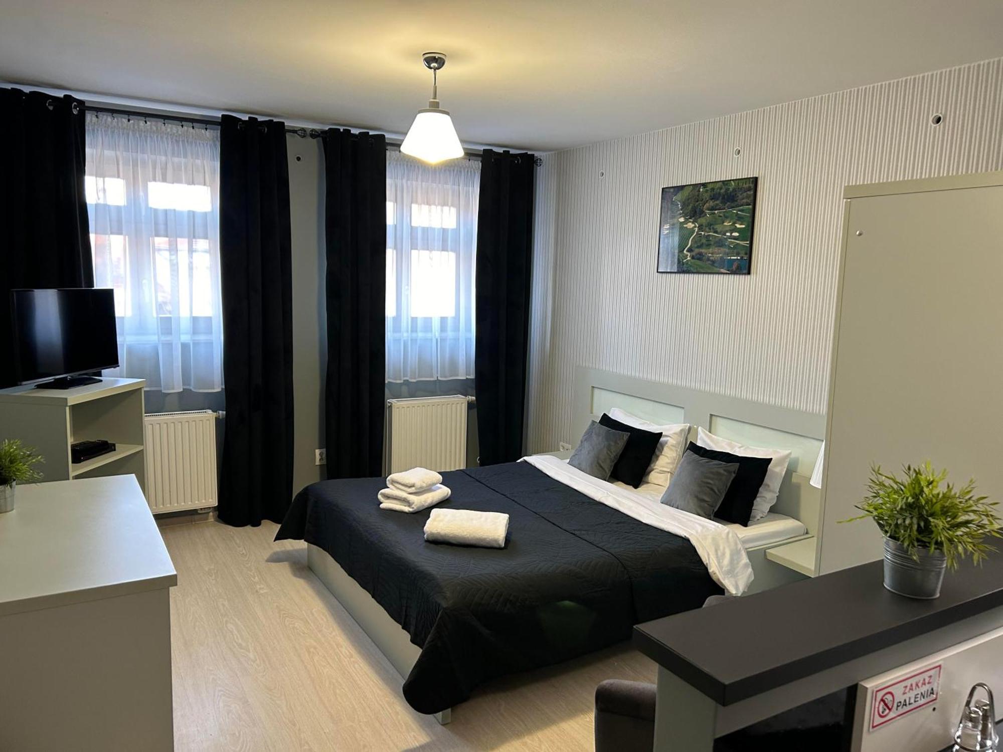 H-T-L Apartamenty Junior Nowa Sol Exteriör bild