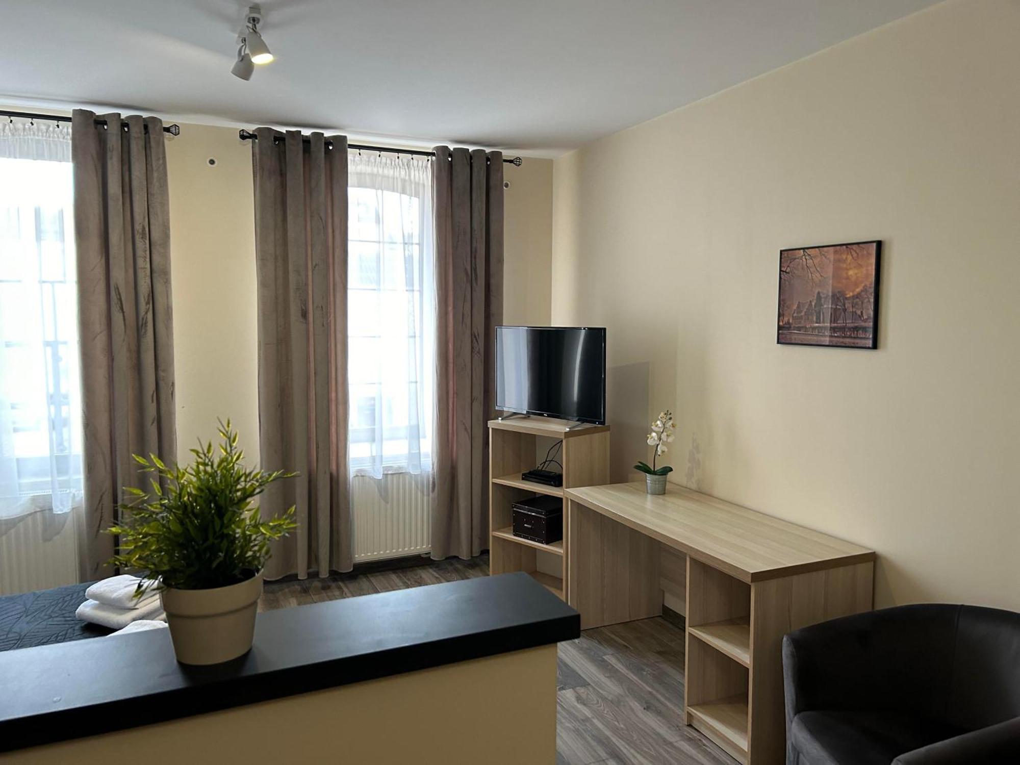 H-T-L Apartamenty Junior Nowa Sol Exteriör bild