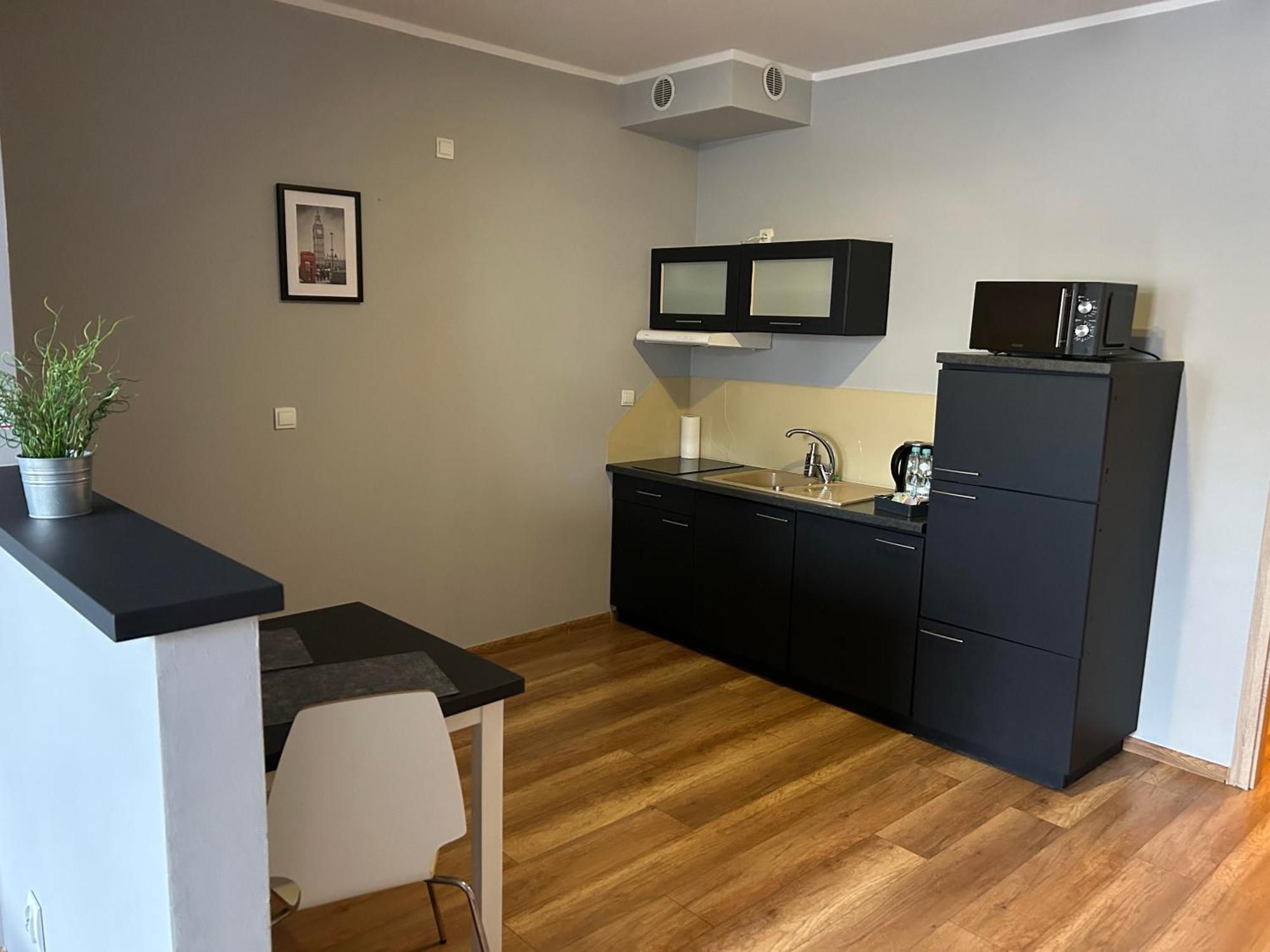 H-T-L Apartamenty Junior Nowa Sol Exteriör bild
