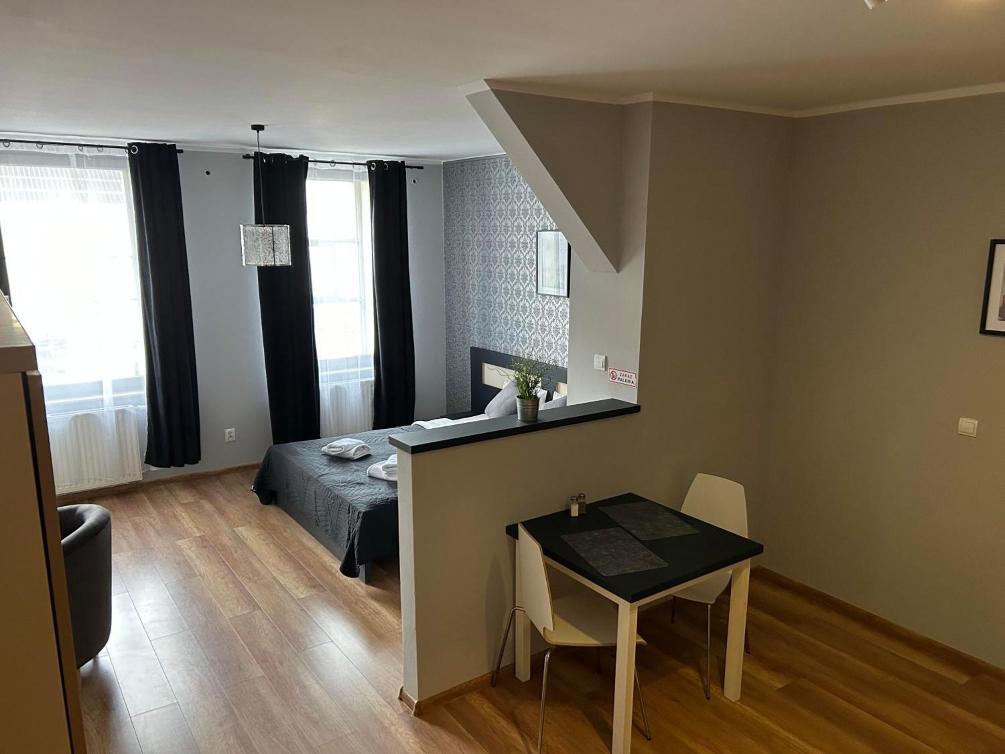 H-T-L Apartamenty Junior Nowa Sol Exteriör bild