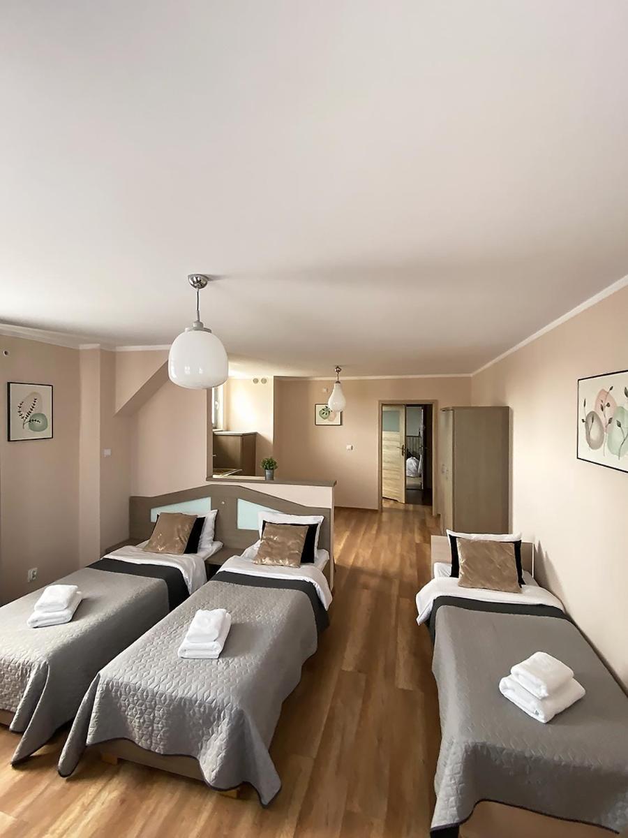 H-T-L Apartamenty Junior Nowa Sol Exteriör bild