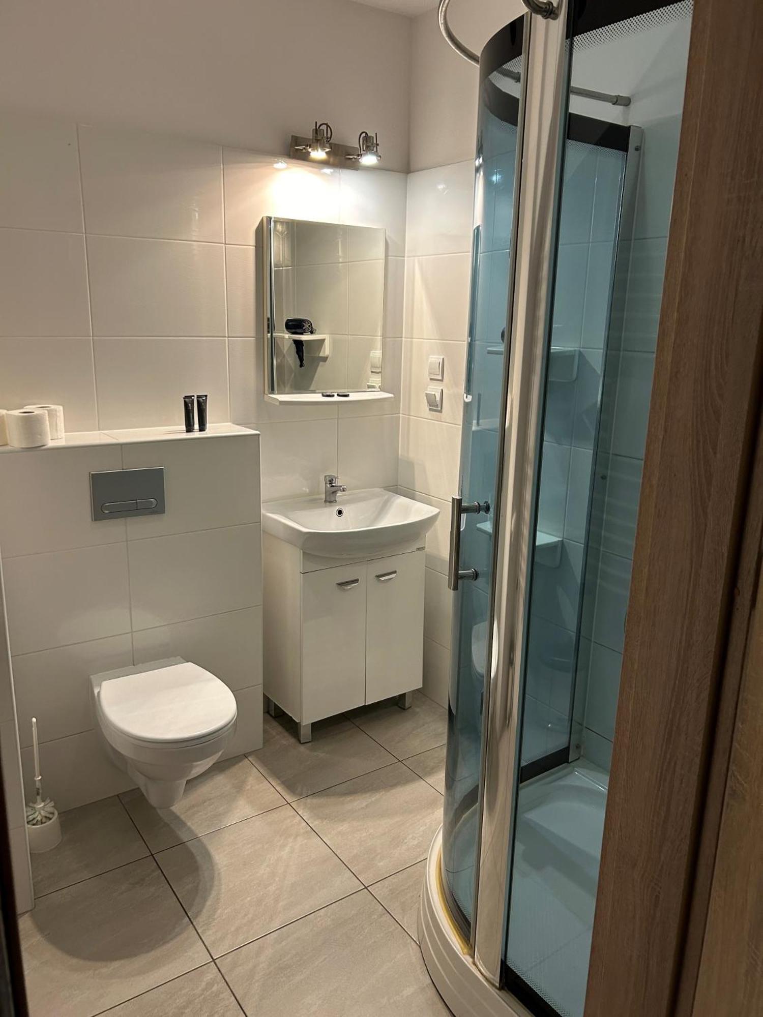H-T-L Apartamenty Junior Nowa Sol Exteriör bild
