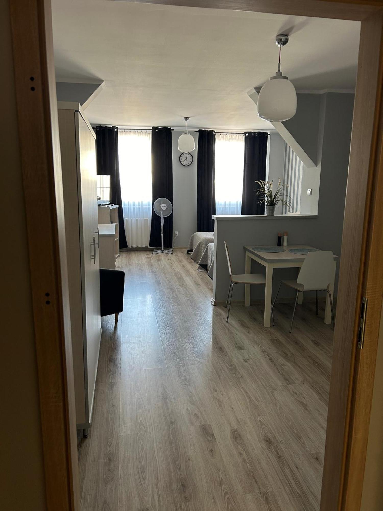 H-T-L Apartamenty Junior Nowa Sol Exteriör bild
