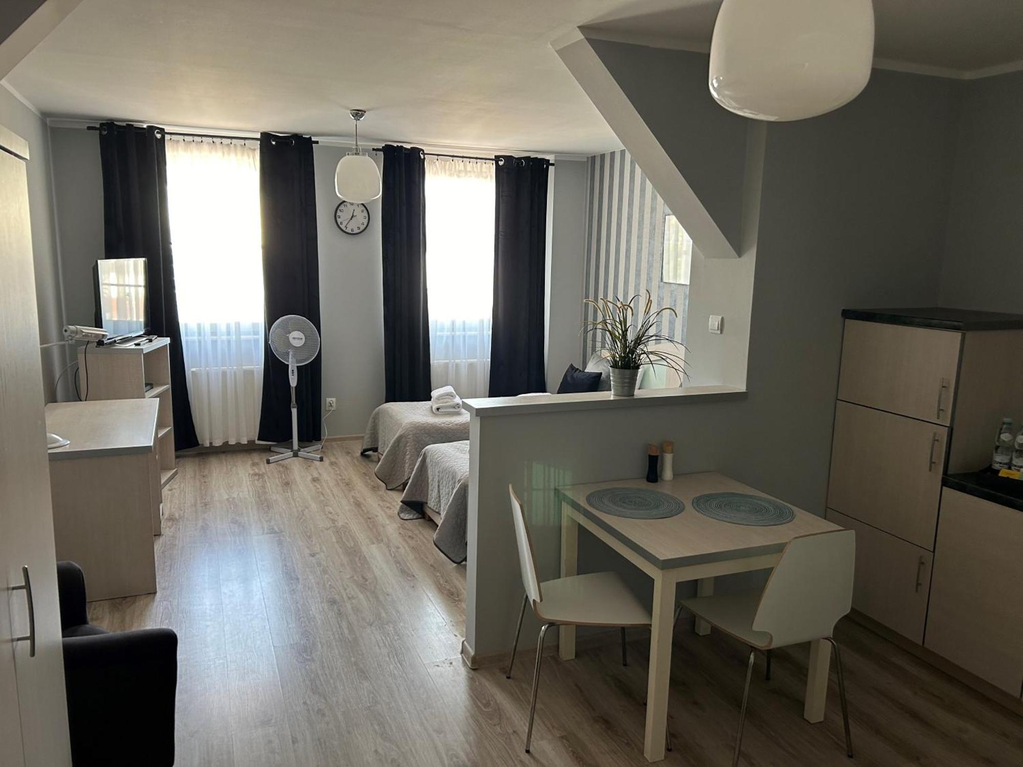 H-T-L Apartamenty Junior Nowa Sol Exteriör bild