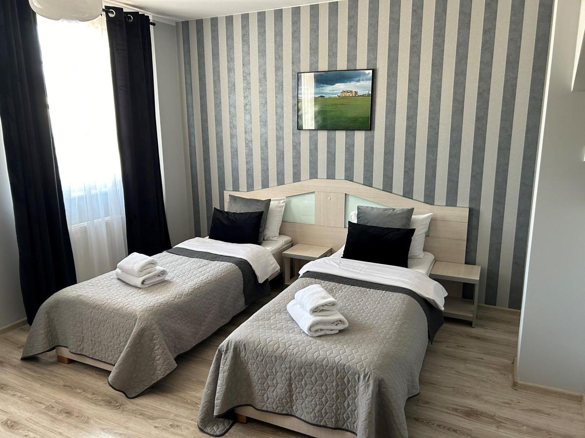 H-T-L Apartamenty Junior Nowa Sol Exteriör bild