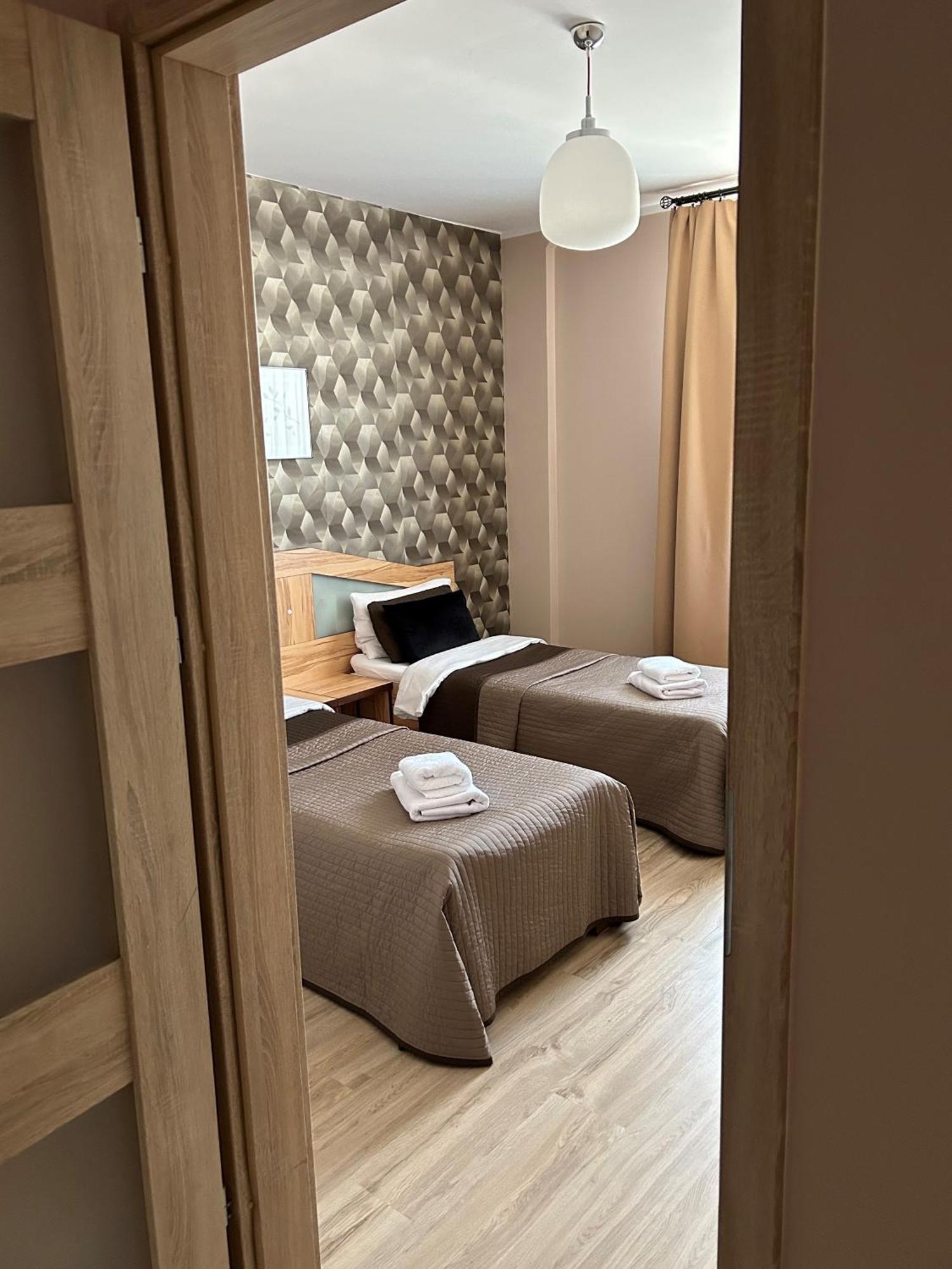 H-T-L Apartamenty Junior Nowa Sol Exteriör bild
