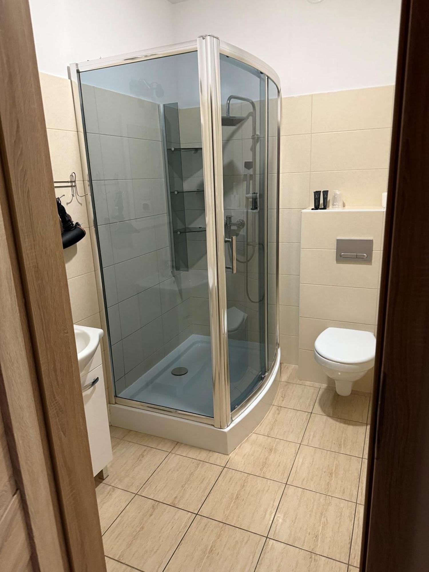 H-T-L Apartamenty Junior Nowa Sol Exteriör bild